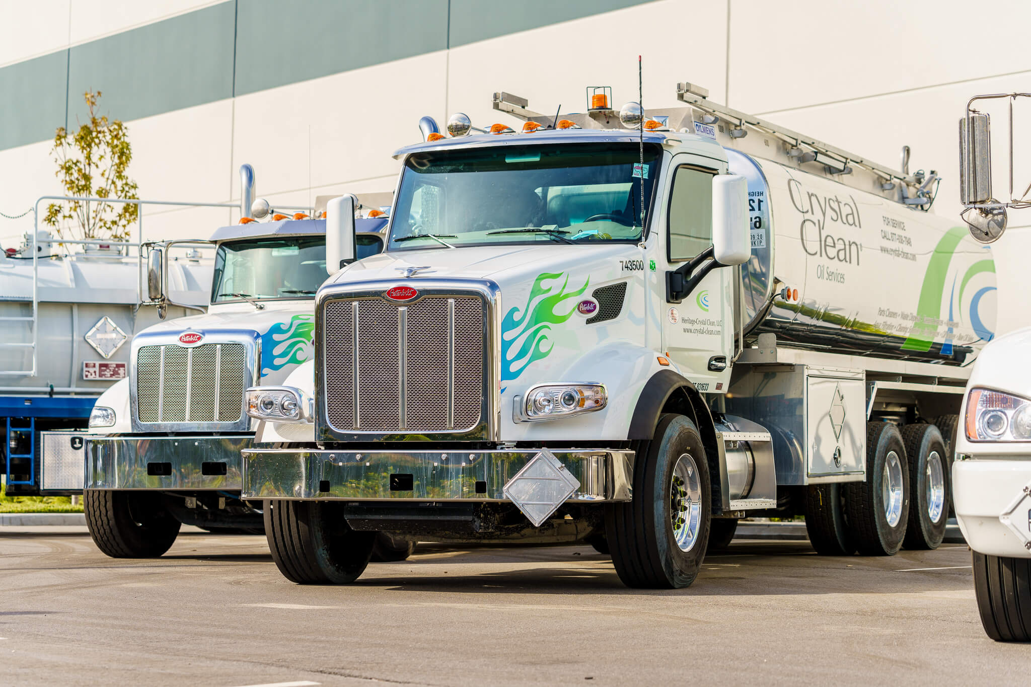 Crystal Clean Oil Service – Peterbilt Tanker Fleet Vehicle Wraps